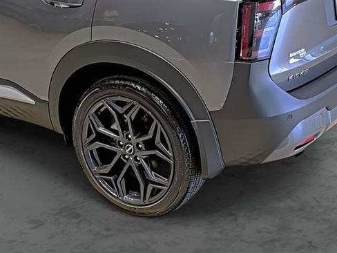 Used 2025 Nissan Kicks SR AWD/4WD image 11