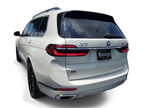 Used 2025 BMW X7 xDrive40i w/ Premium Package AWD/4WD image 3