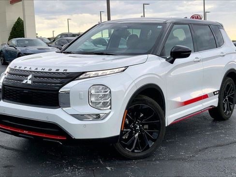Used 2023 Mitsubishi Outlander SE AWD/4WD image 1