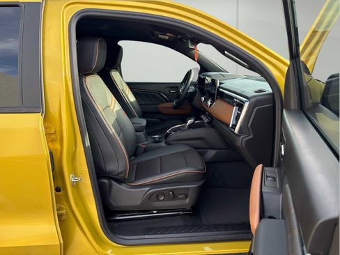 Used 2023 GMC Canyon AT4 w/ AT4 Premium Package AWD/4WD image 16
