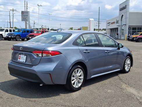 Used 2025 Toyota Corolla LE FWD image 7
