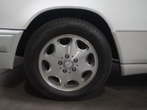 Used 1995 Mercedes-Benz E 320 Convertible image 9