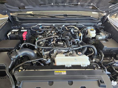 Certified 2025 Toyota Tacoma SR5 w/ SR5 Upgrade Package AWD/4WD image 11