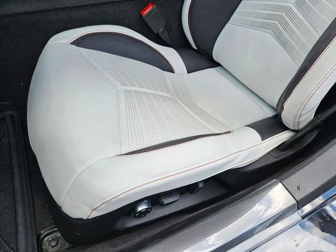Used 2023 Chevrolet Corvette Stingray Premium Conv w/ Z51 Performance Package RWD image 8
