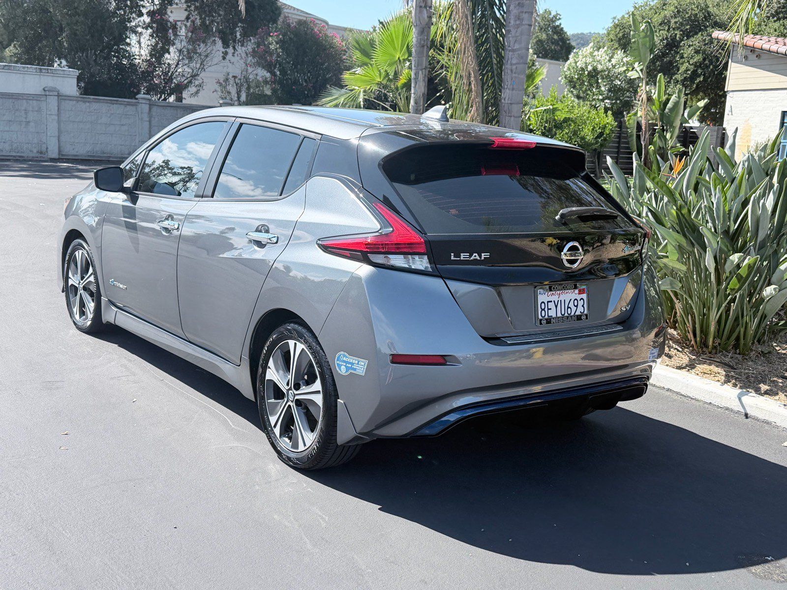 Used 2018 Nissan Leaf SV w/ Protection Package FWD image 3