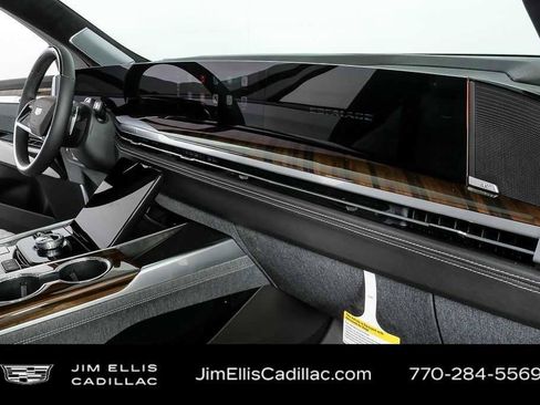 Used 2026 Cadillac Escalade ESV Platinum Sport w/ LPO, ONYX Package AWD/4WD image 25