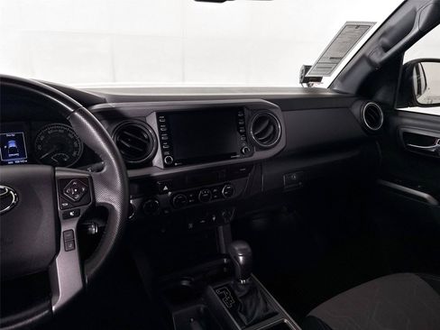 Used 2022 Toyota Tacoma TRD Off-Road AWD/4WD image 32