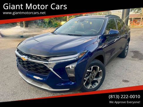 Used 2024 Chevrolet Trax LT w/ Driver Confidence Package FWD image 2