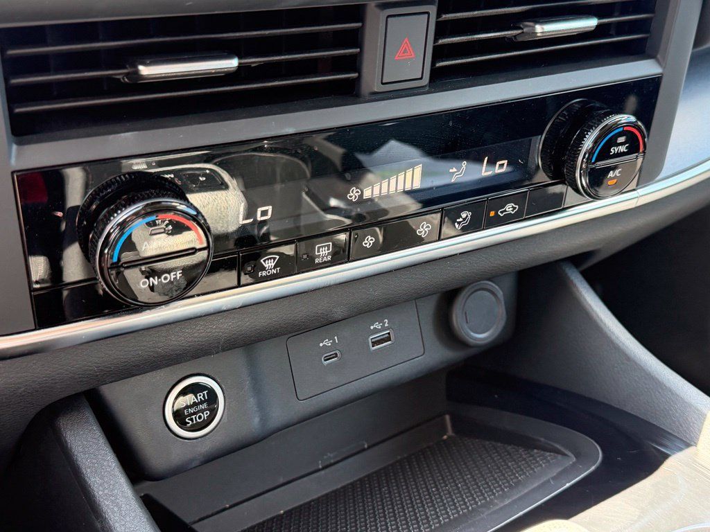 Used 2023 Nissan Rogue SV FWD image 22