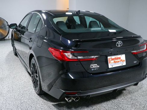 Used 2025 Toyota Camry SE w/ Convenience Package FWD image 9