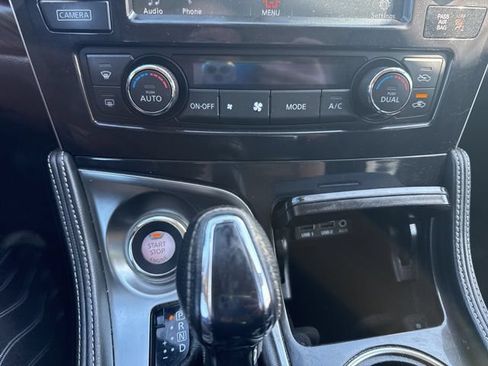 Used 2017 Nissan Maxima Platinum FWD image 22