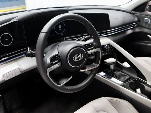 Certified 2025 Hyundai Elantra Limited w/ Cargo Package image 28