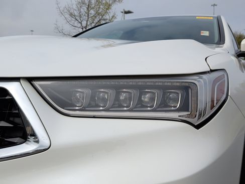 Used 2018 Acura TLX w/ Technology Package image 3