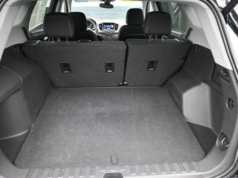 Used 2024 GMC Terrain SLE w/ Driver Convenience Package FWD image 11
