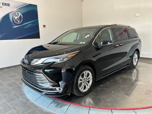 Used 2024 Toyota Sienna Platinum AWD/4WD image 3