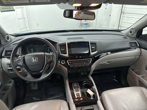 Used 2017 Honda Pilot Touring image 23