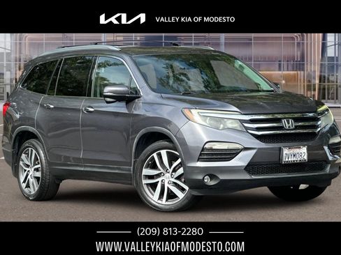 Used 2017 Honda Pilot Touring image 1