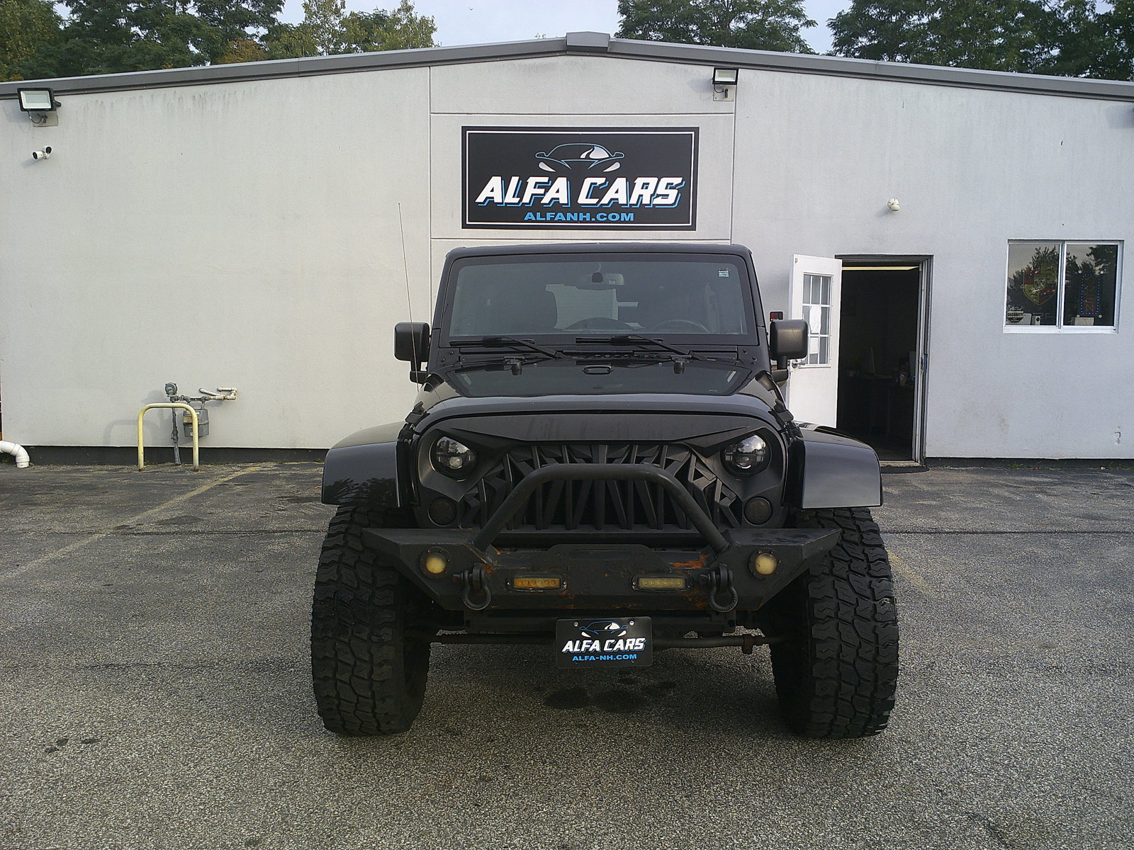 Used 2016 Jeep Wrangler Unlimited Sahara w/ Dual Top Group AWD/4WD image 2