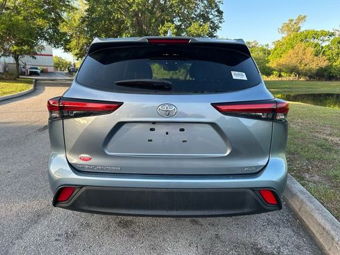 Used 2023 Toyota Highlander XLE image 4