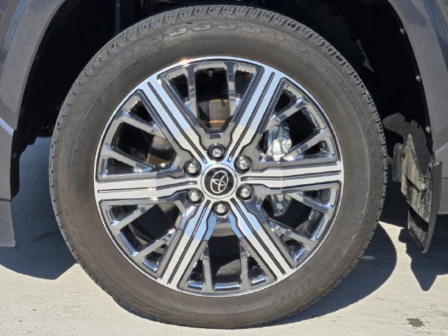 Used 2024 Toyota Sequoia Capstone AWD/4WD image 7