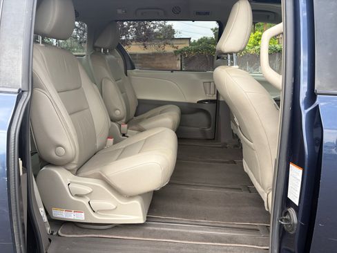 Used 2019 Toyota Sienna XLE AWD/4WD image 16