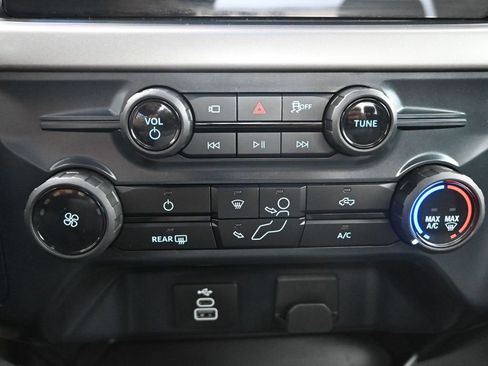 Used 2025 Ford F150 XL w/ Equipment Group 103A High RWD image 13