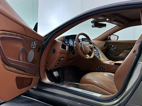Used 2018 Aston Martin DB11 V12 RWD image 18