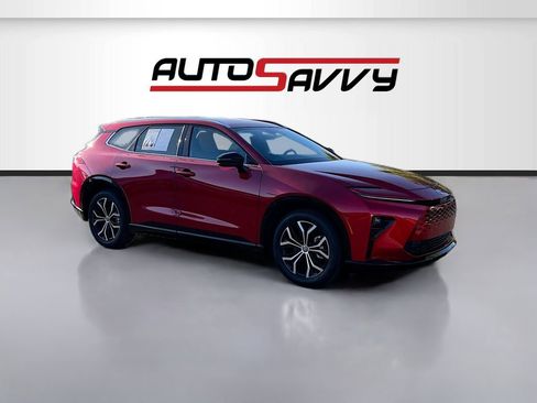 Used 2025 Toyota Crown Signia AWD/4WD image 1