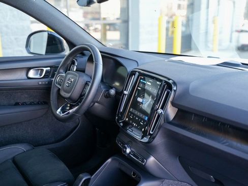 Used 2023 Volvo XC40 Recharge Ultimate image 55
