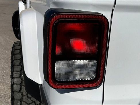 New 2025 Jeep Gladiator Sport image 32