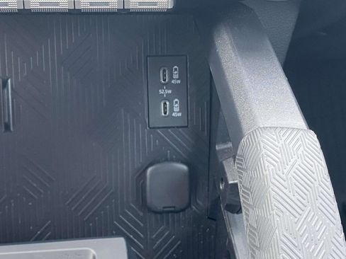 Used 2025 Toyota Tacoma 2WD Double Cab image 31