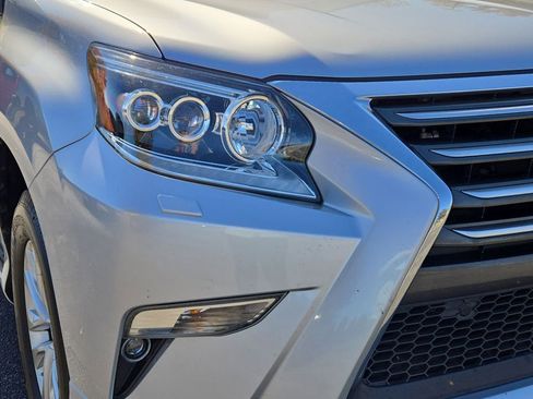 Used 2018 Lexus GX 460 image 3