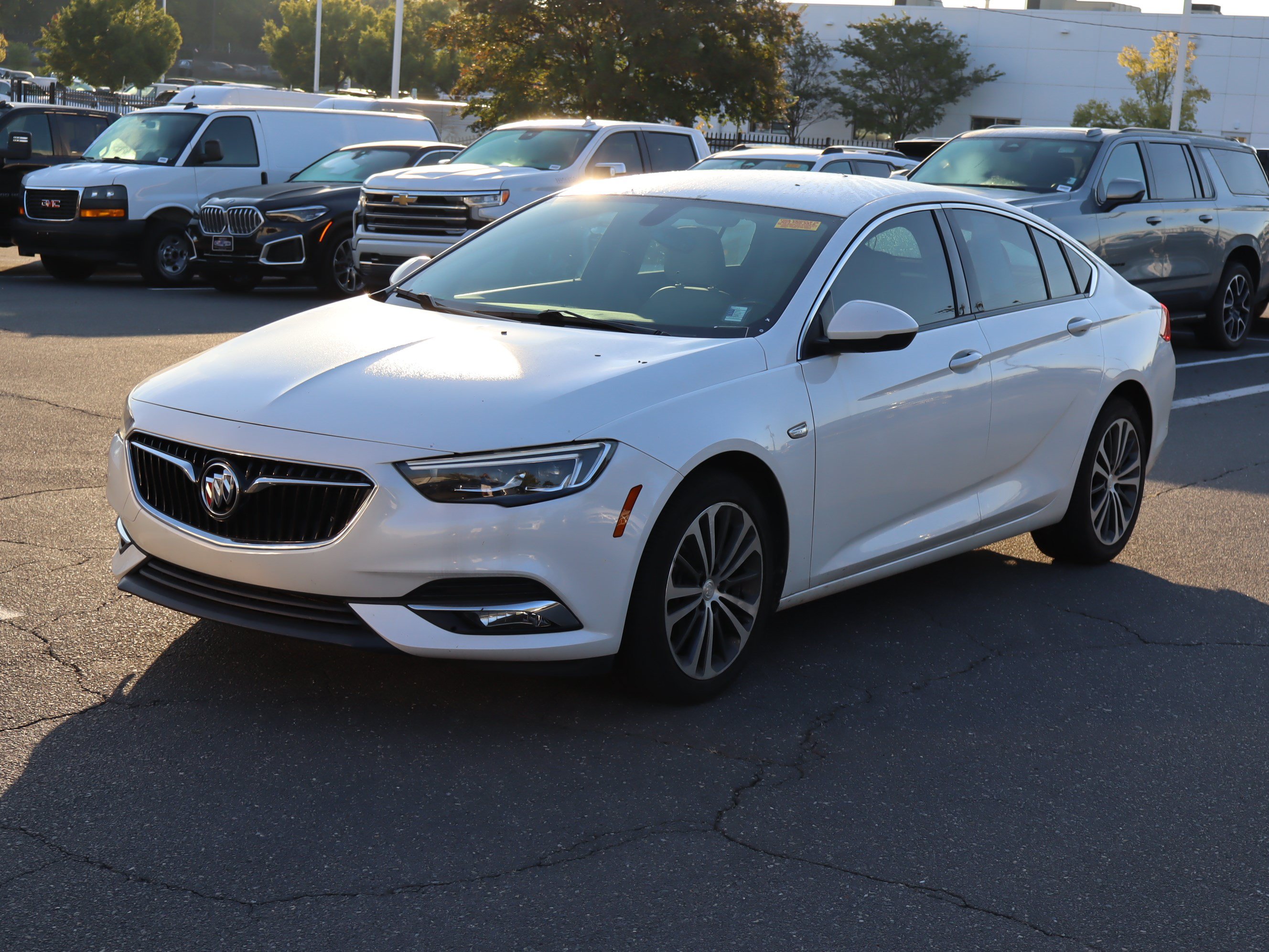 Used 2019 Buick Regal Essence w/ Driver Confidence Package I FWD image 5