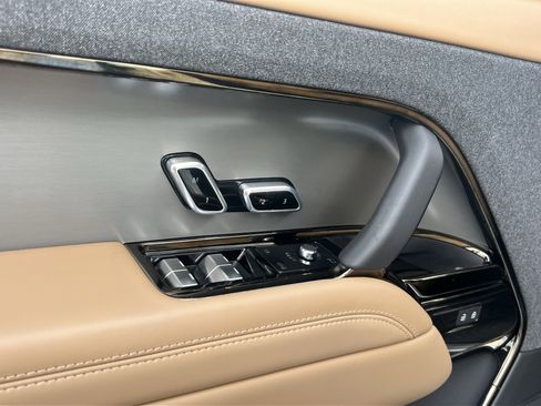 Certified 2025 Land Rover Range Rover Sport SE image 14