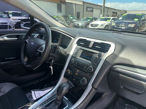 Used 2016 Ford Fusion SE image 8
