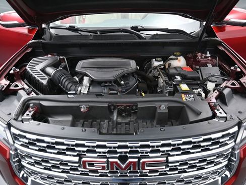 Used 2021 GMC Acadia Denali w/ Denali Ultimate Package AWD/4WD image 46