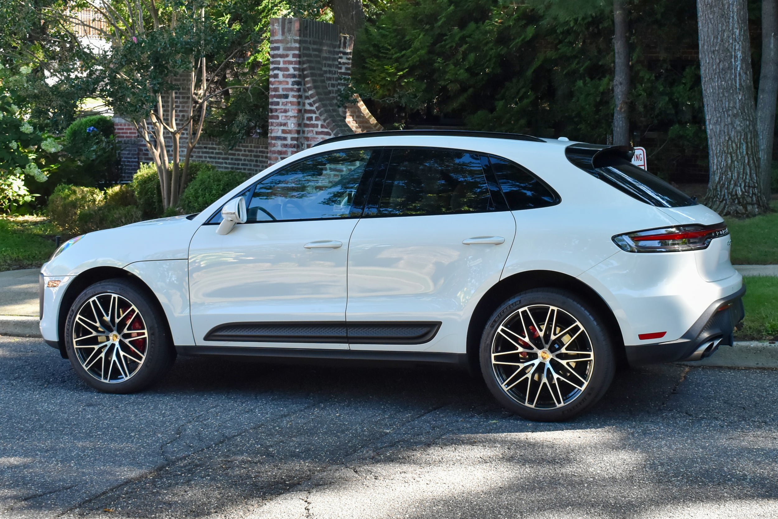 Used 2023 Porsche Macan S AWD/4WD image 5