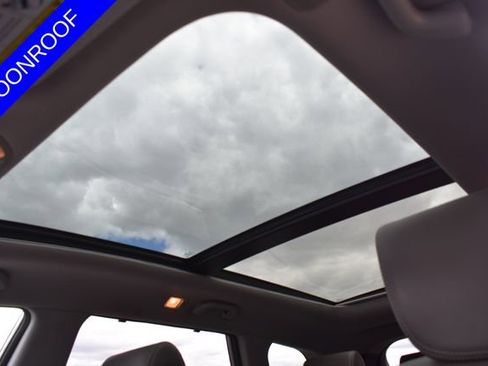 Used 2016 Hyundai Santa Fe SE w/ Option Group 03 AWD/4WD image 8