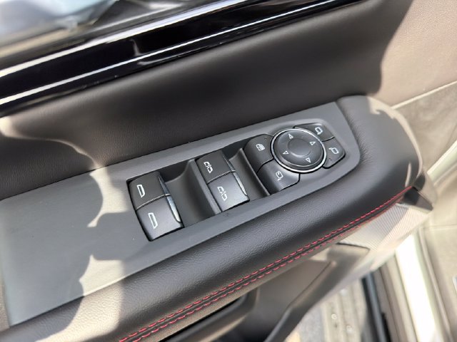 Used 2026 GMC Yukon AT4 Ultimate AWD/4WD image 16
