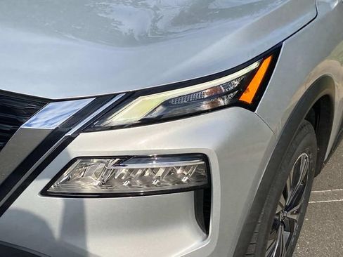 Used 2023 Nissan Rogue SV FWD image 5