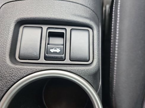 Used 2020 Nissan 370Z Coupe RWD image 17