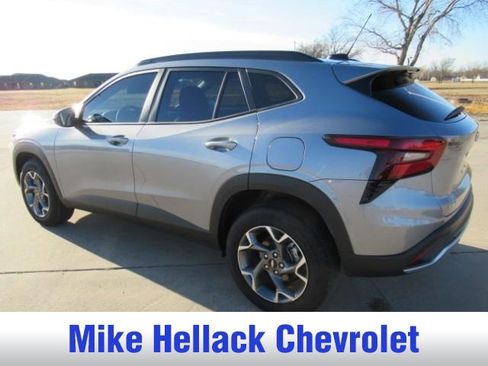 Used 2025 Chevrolet Trax LT w/ Driver Confidence Package image 3