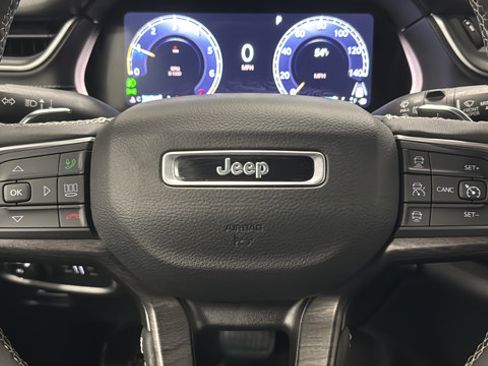 Used 2024 Jeep Grand Cherokee L Limited w/ Black Appearance Package AWD/4WD image 16