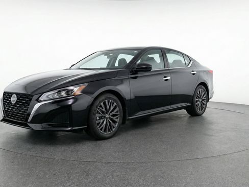 Used 2025 Nissan Altima 2.5 SV image 3