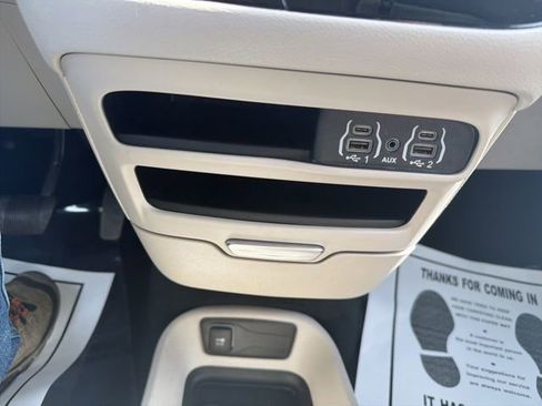 Used 2024 Chrysler Pacifica Touring-L FWD image 22