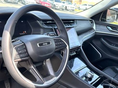 Used 2023 Jeep Grand Cherokee L Limited w/ Black Appearance Package AWD/4WD image 10