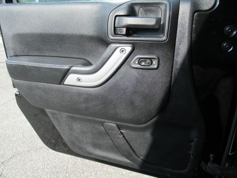 Used 2016 Jeep Wrangler Unlimited Rubicon AWD/4WD image 20