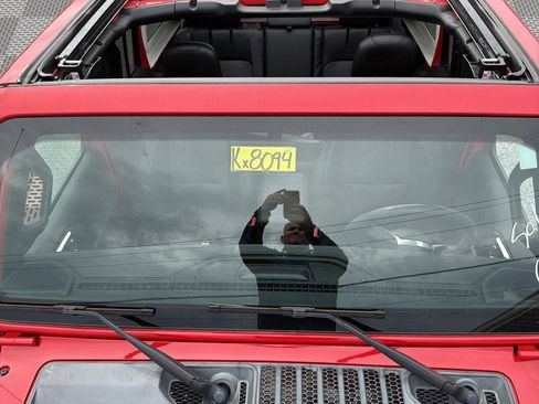 Used 2022 Jeep Wrangler Unlimited Rubicon 4xe w/ Cold Weather Group AWD/4WD image 6