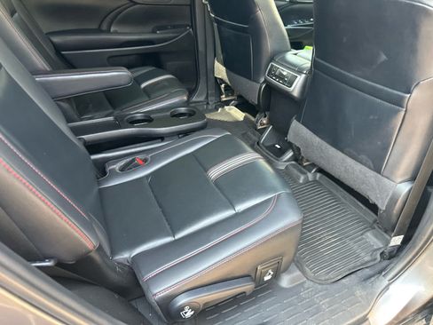 Used 2019 Toyota Highlander SE AWD/4WD image 8
