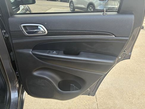 Used 2018 Jeep Grand Cherokee Limited AWD/4WD image 11